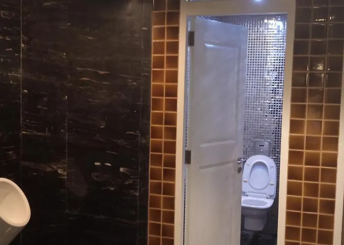 Knightsbridge Residences With Free Pool, Sauna, Fast Wifi, Gym And Kitchen Hotel