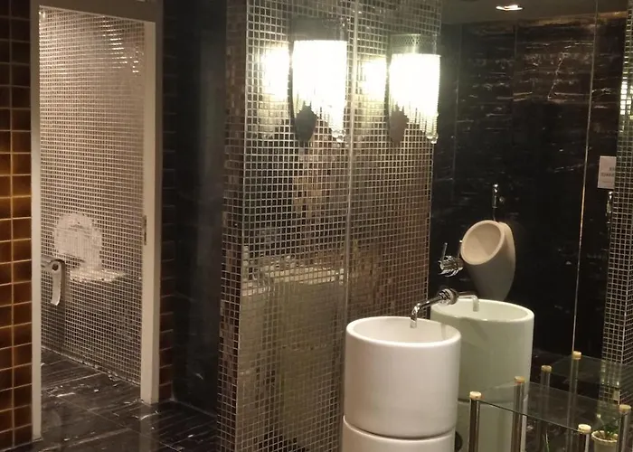 Knightsbridge Residences With Free Pool, Sauna, Fast Wifi, Gym And Kitchen Hotel 5*