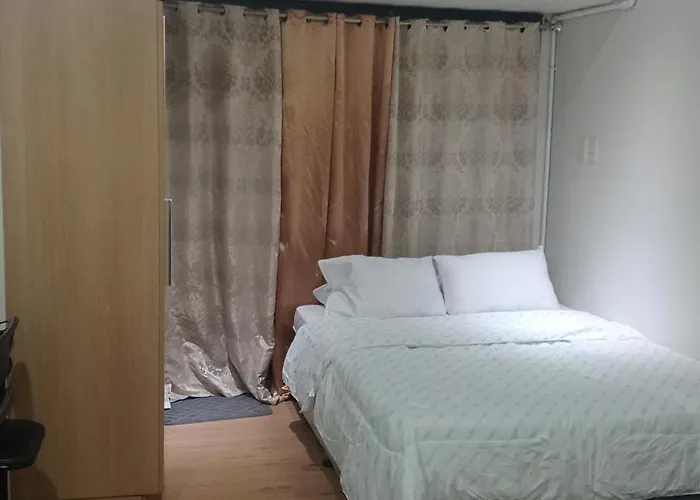 Hotel Knightsbridge Residences With Free Pool, Sauna, Fast Wifi, Gym And Kitchen 5*
